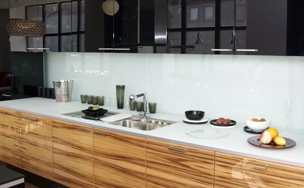 kitchen with glass backsplash